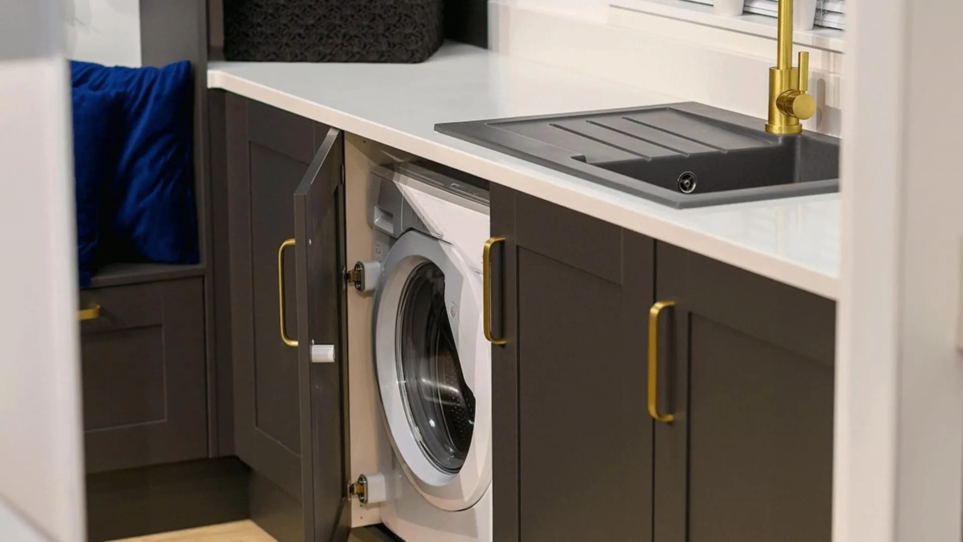 Plně vestavná pračka