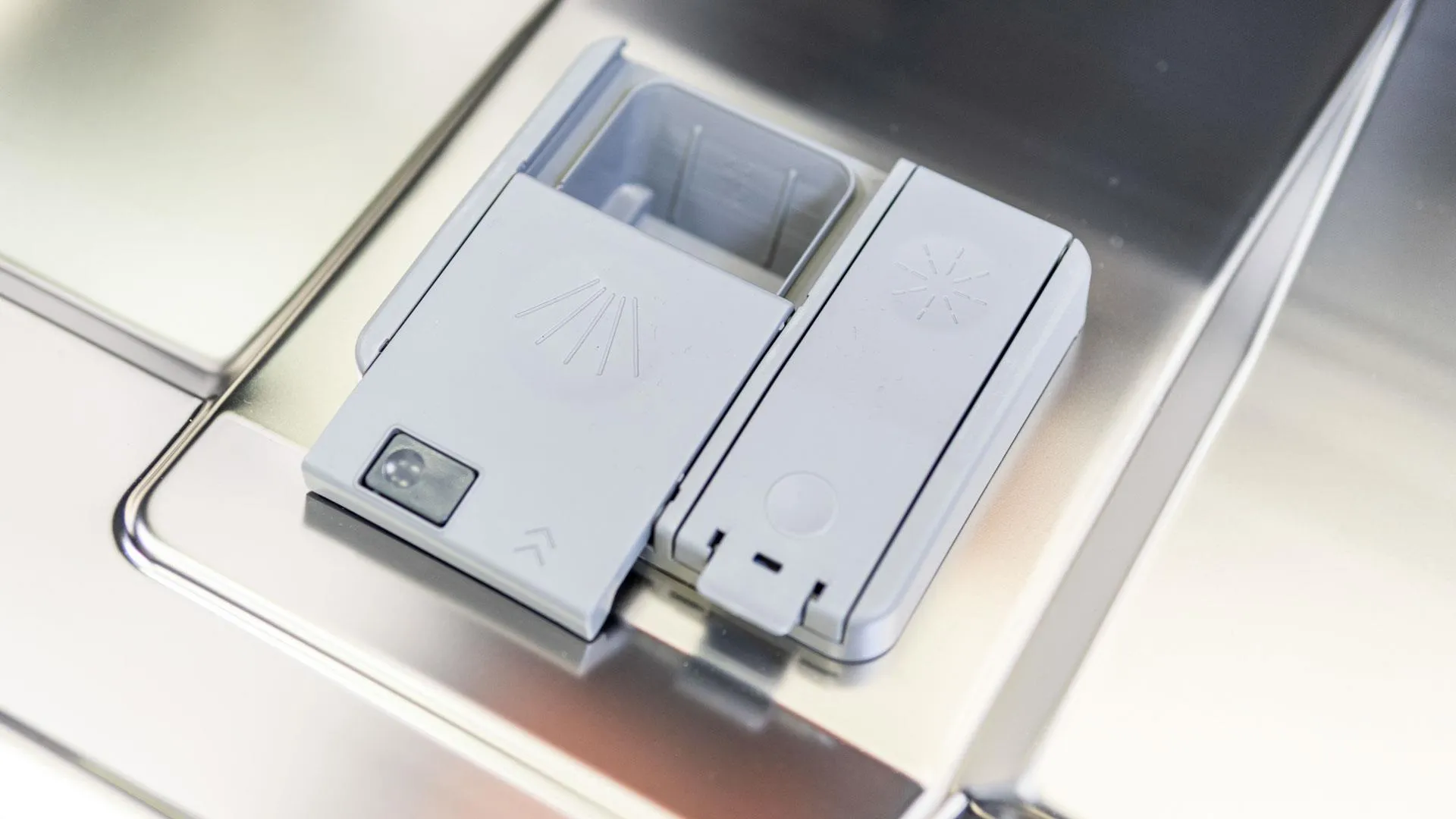 Obrázok UMÝVAČKA RIADU VSTAVANÁ KVD6012B