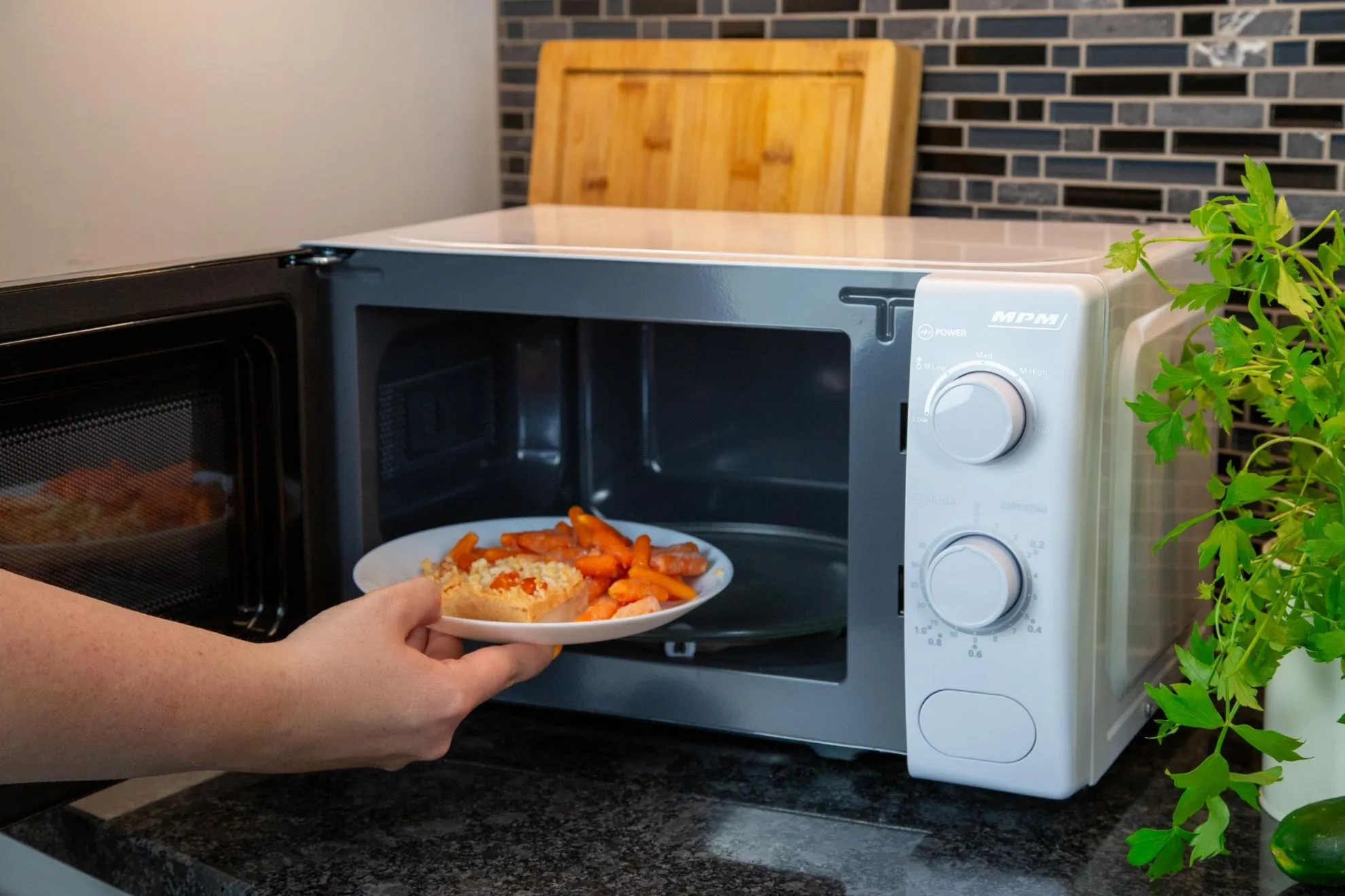 Obrázok Mikrovlnná rúra MPM-20-KMM-12 W