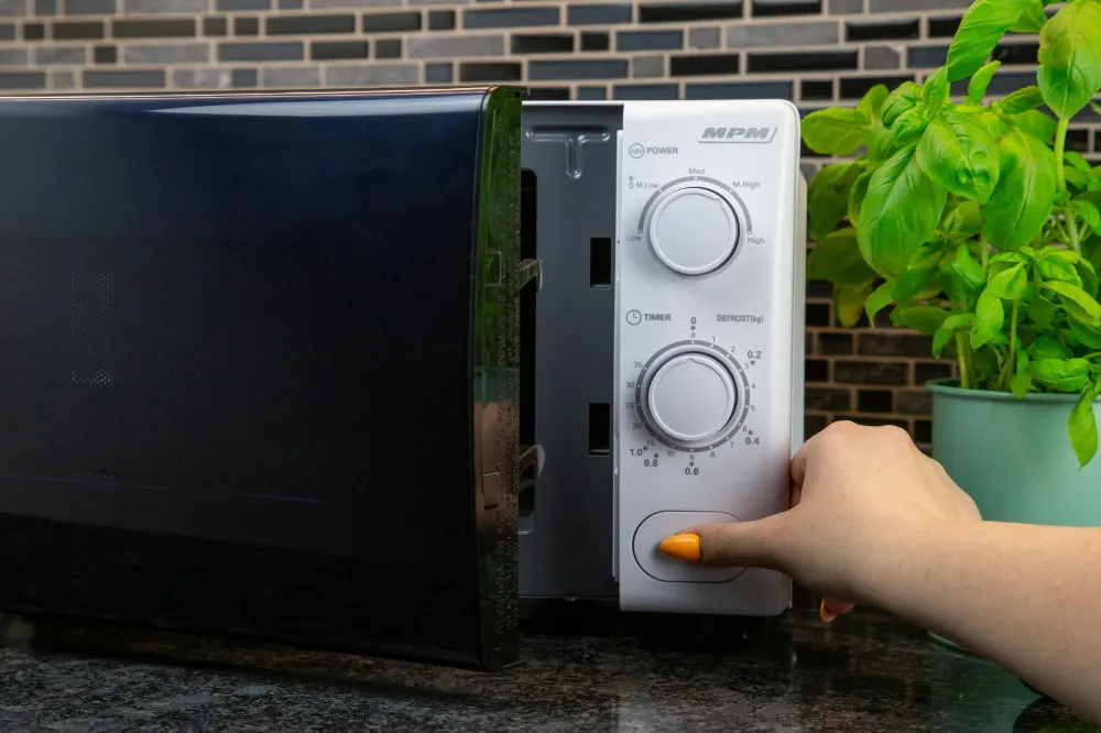 Obrázok Mikrovlnná rúra MPM-20-KMM-12 W